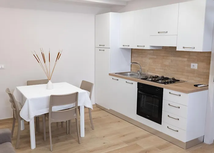 Isabel House * トロペーア