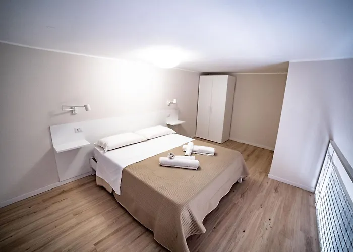 アパート Isabel House トロペーア