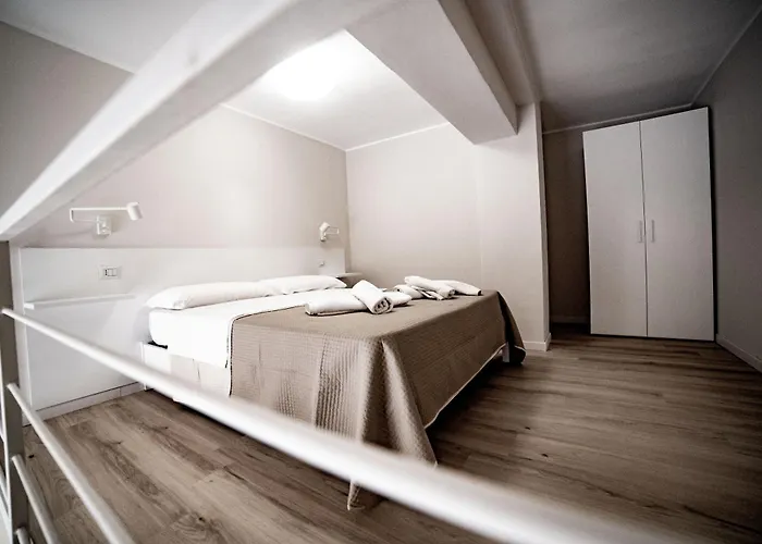 Isabel House トロペーア