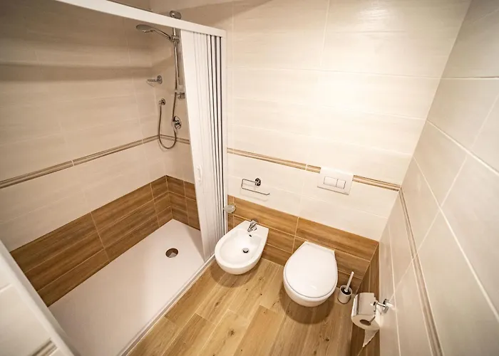 Isabel House * トロペーア