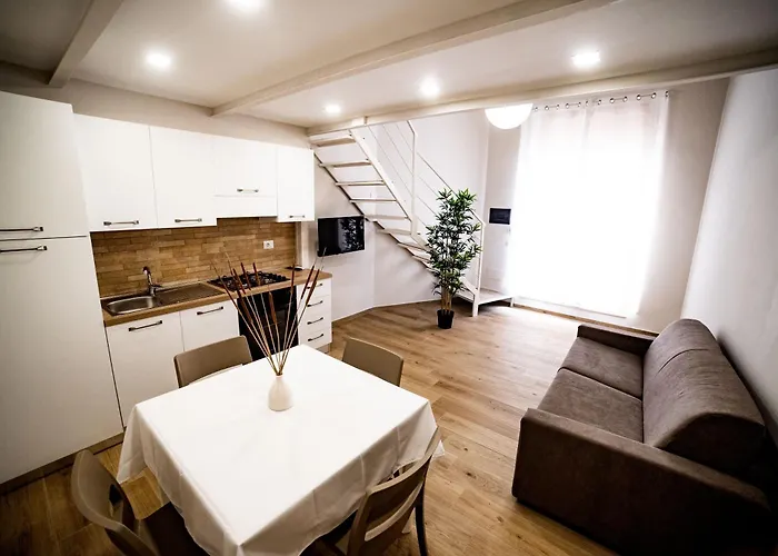 Isabel House * トロペーア